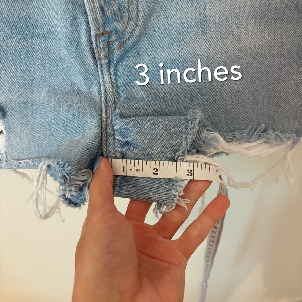 Levi's High Rise Wedgie Fit Distressed Shorts - Size 26 - Picture 9 of 12